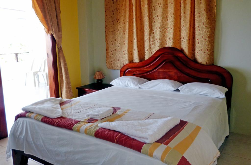 Casa Los Delfines Hotell Puerto Villamil Exteriör bild