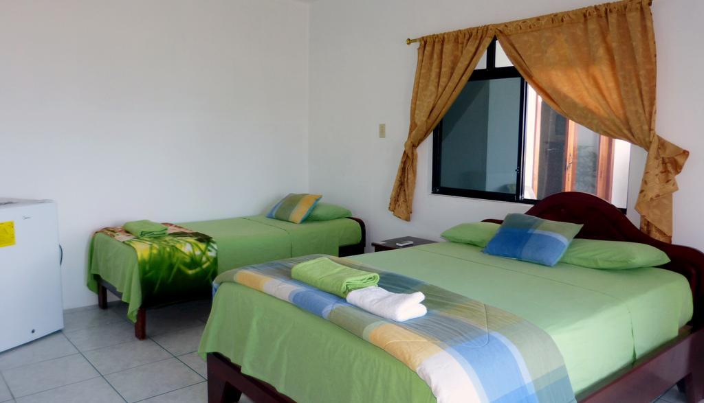 Casa Los Delfines Hotell Puerto Villamil Exteriör bild