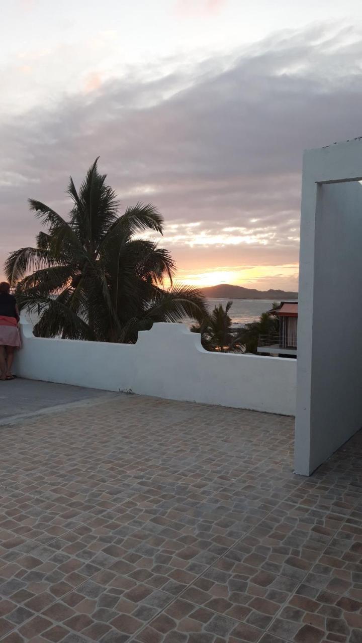 Casa Los Delfines Hotell Puerto Villamil Exteriör bild